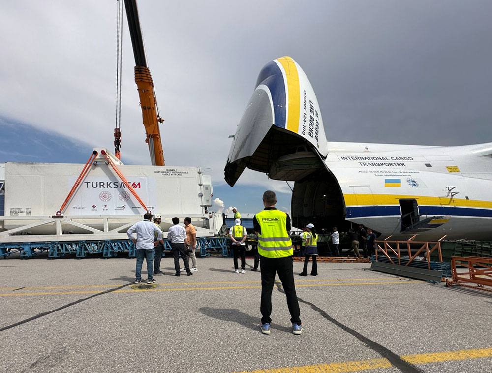 ProAir meistert Transport des Turksat 6A Satelliten